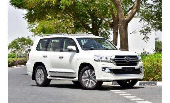 Buy Import Toyota Land Cruiser White Car in Import - Dubai in Dhufar Buy Import Toyota Land Cruiser White Car in Import - Dubai in Dhufar
