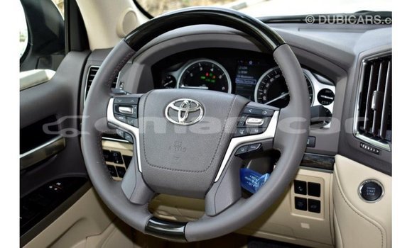 Buy Import Toyota Land Cruiser White Car in Import - Dubai in Dhufar Buy Import Toyota Land Cruiser White Car in Import - Dubai in Dhufar