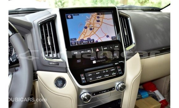 Buy Import Toyota Land Cruiser White Car in Import - Dubai in Dhufar Buy Import Toyota Land Cruiser White Car in Import - Dubai in Dhufar