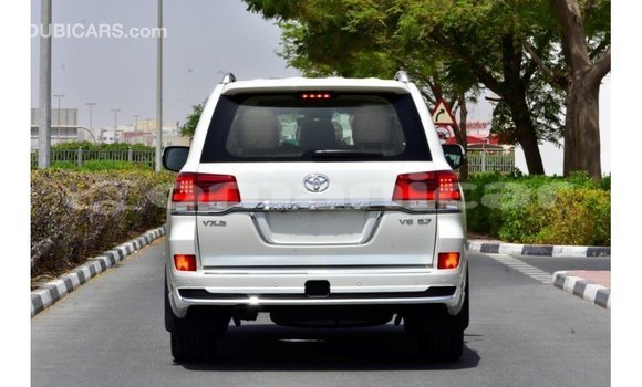 Buy Import Toyota Land Cruiser White Car in Import - Dubai in Dhufar Buy Import Toyota Land Cruiser White Car in Import - Dubai in Dhufar