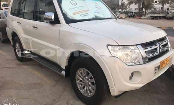 Buy Used Mitsubishi Pajero White Car in Masqat in Masqat Buy Used Mitsubishi Pajero White Car in Masqat in Masqat