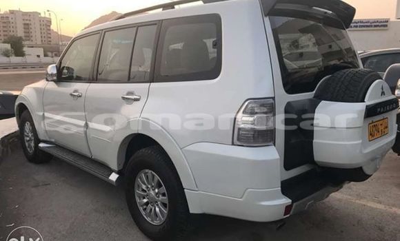 Buy Used Mitsubishi Pajero White Car in Masqat in Masqat Buy Used Mitsubishi Pajero White Car in Masqat in Masqat