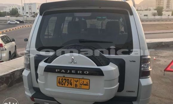 Buy Used Mitsubishi Pajero White Car in Masqat in Masqat Buy Used Mitsubishi Pajero White Car in Masqat in Masqat