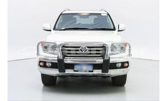 Buy Import Toyota Land Cruiser White Car in Import - Dubai in Dhufar Buy Import Toyota Land Cruiser White Car in Import - Dubai in Dhufar