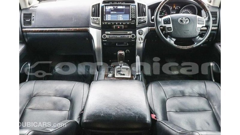 Big with watermark toyota land cruiser dhufar import dubai 3749