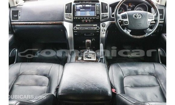 Buy Import Toyota Land Cruiser White Car in Import - Dubai in Dhufar Buy Import Toyota Land Cruiser White Car in Import - Dubai in Dhufar