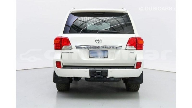 Big with watermark toyota land cruiser dhufar import dubai 3749