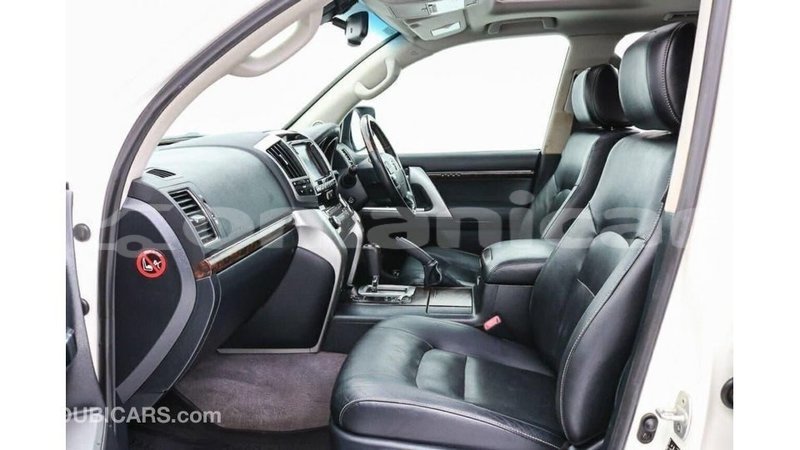 Big with watermark toyota land cruiser dhufar import dubai 3749