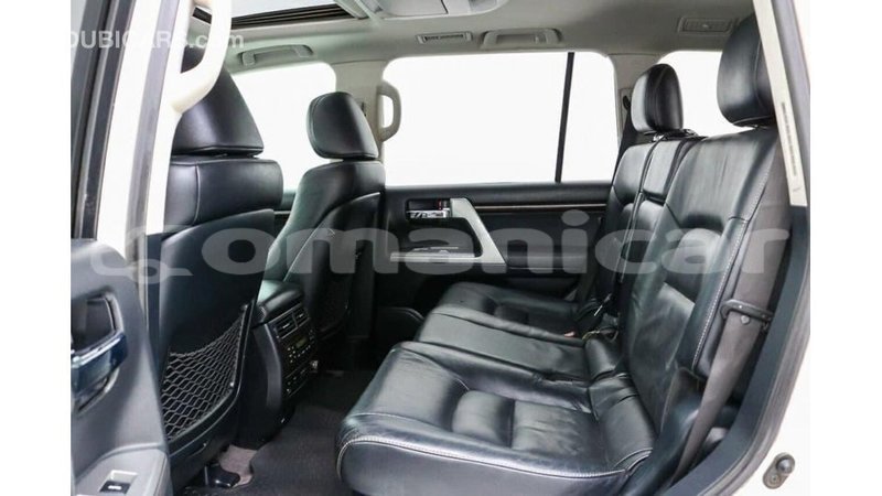 Big with watermark toyota land cruiser dhufar import dubai 3749