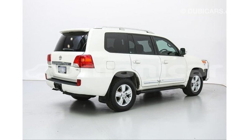 Big with watermark toyota land cruiser dhufar import dubai 3749