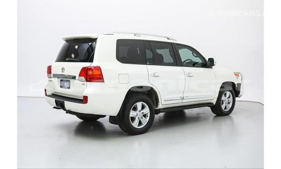 Buy Import Toyota Land Cruiser White Car in Import - Dubai in Dhufar Buy Import Toyota Land Cruiser White Car in Import - Dubai in Dhufar
