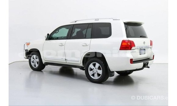 Buy Import Toyota Land Cruiser White Car in Import - Dubai in Dhufar Buy Import Toyota Land Cruiser White Car in Import - Dubai in Dhufar