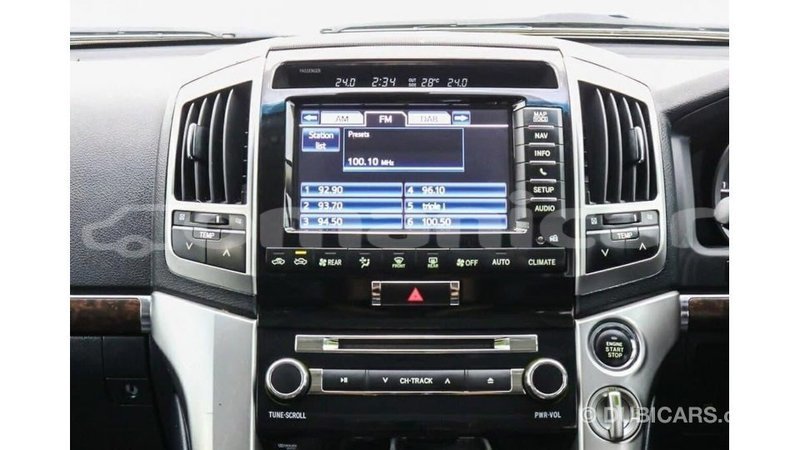 Big with watermark toyota land cruiser dhufar import dubai 3749