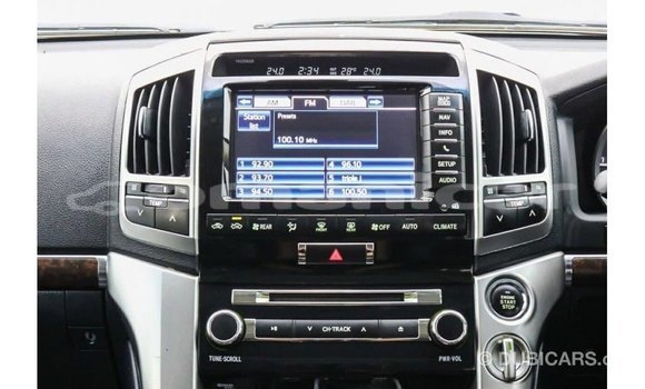 Buy Import Toyota Land Cruiser White Car in Import - Dubai in Dhufar Buy Import Toyota Land Cruiser White Car in Import - Dubai in Dhufar