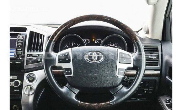 Buy Import Toyota Land Cruiser White Car in Import - Dubai in Dhufar Buy Import Toyota Land Cruiser White Car in Import - Dubai in Dhufar