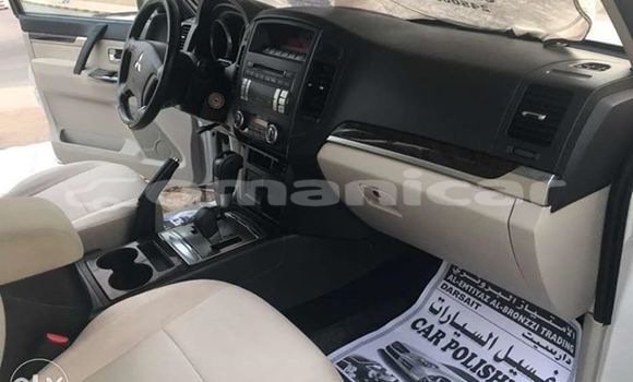Buy Used Mitsubishi Pajero White Car in Masqat in Masqat Buy Used Mitsubishi Pajero White Car in Masqat in Masqat