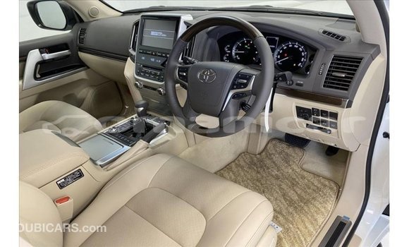 Buy Import Toyota Land Cruiser White Car in Import - Dubai in Dhufar Buy Import Toyota Land Cruiser White Car in Import - Dubai in Dhufar