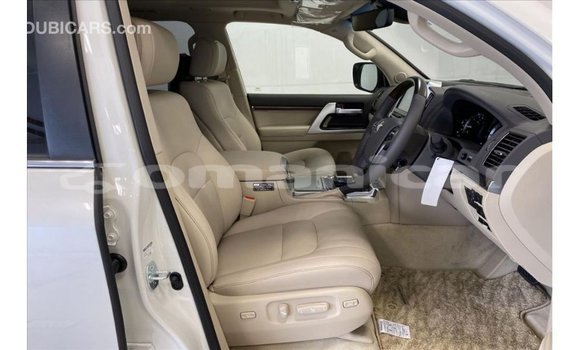 Buy Import Toyota Land Cruiser White Car in Import - Dubai in Dhufar Buy Import Toyota Land Cruiser White Car in Import - Dubai in Dhufar