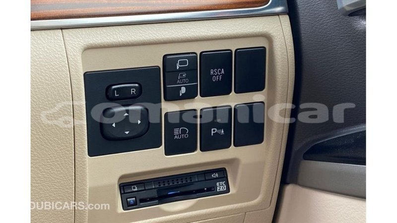 Big with watermark toyota land cruiser dhufar import dubai 3759