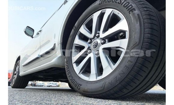 Buy Import Toyota Land Cruiser White Car in Import - Dubai in Dhufar Buy Import Toyota Land Cruiser White Car in Import - Dubai in Dhufar