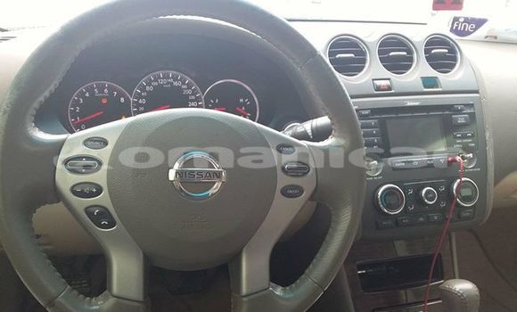 Buy Used Nissan Altima Red Car in Muscat in Masqat Buy Used Nissan Altima Red Car in Muscat in Masqat
