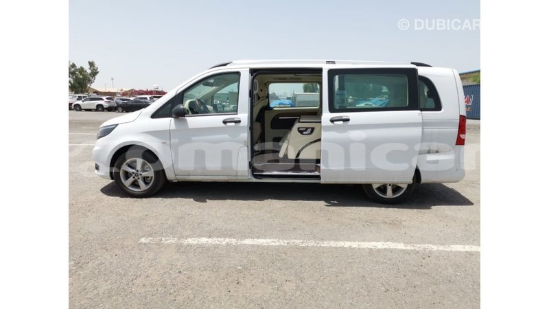 Big with watermark mercedes benz vito dhufar import dubai 3773