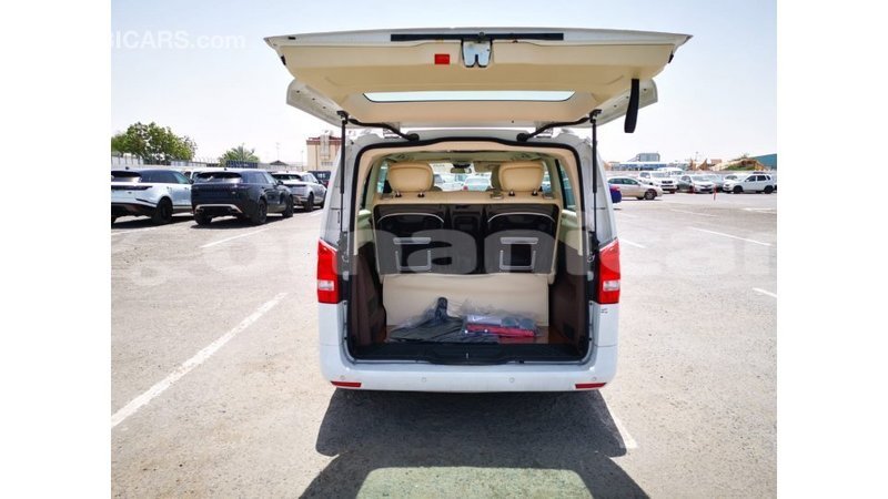 Big with watermark mercedes benz vito dhufar import dubai 3773