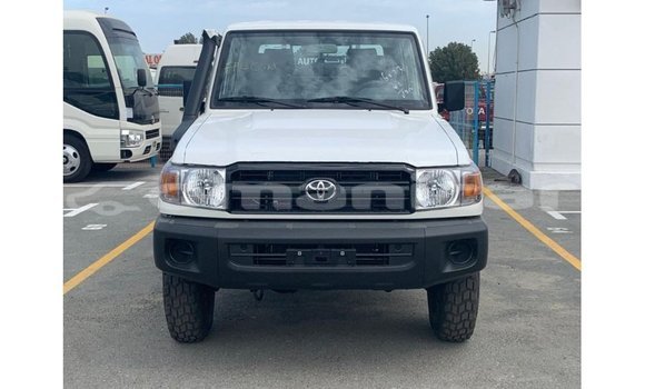 Buy Import Toyota Land Cruiser White Car in Import - Dubai in Dhufar Buy Import Toyota Land Cruiser White Car in Import - Dubai in Dhufar