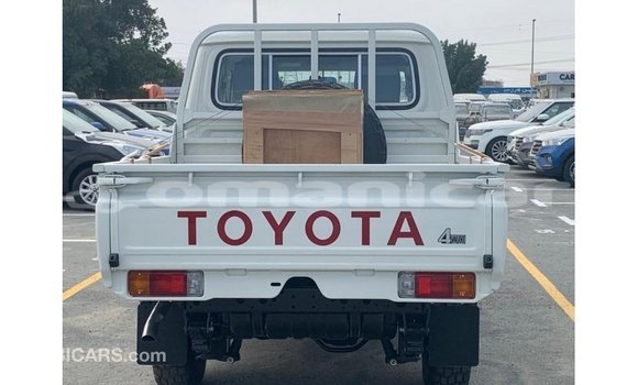 Buy Import Toyota Land Cruiser White Car in Import - Dubai in Dhufar Buy Import Toyota Land Cruiser White Car in Import - Dubai in Dhufar
