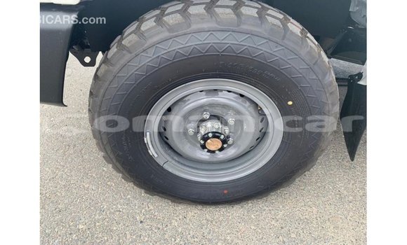 Buy Import Toyota Land Cruiser White Car in Import - Dubai in Dhufar Buy Import Toyota Land Cruiser White Car in Import - Dubai in Dhufar