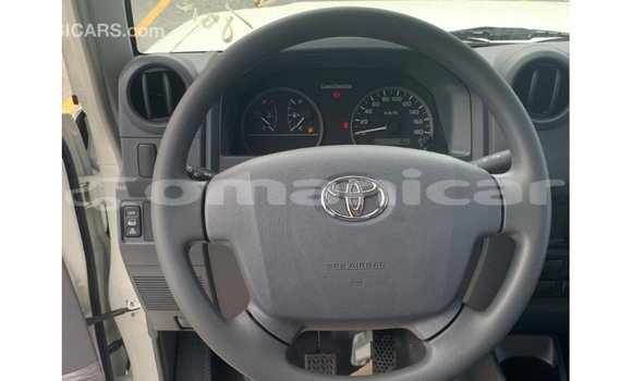 Buy Import Toyota Land Cruiser White Car in Import - Dubai in Dhufar Buy Import Toyota Land Cruiser White Car in Import - Dubai in Dhufar