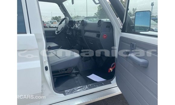 Buy Import Toyota Land Cruiser White Car in Import - Dubai in Dhufar Buy Import Toyota Land Cruiser White Car in Import - Dubai in Dhufar