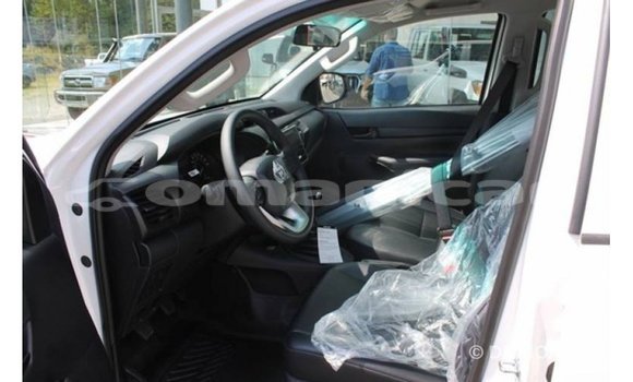 Buy Import Toyota Hilux White Car in Import - Dubai in Dhufar Buy Import Toyota Hilux White Car in Import - Dubai in Dhufar