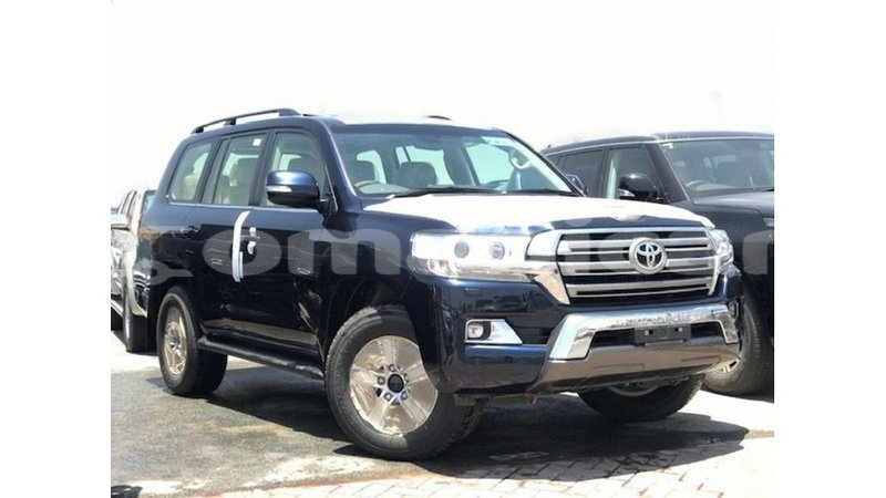 Big with watermark toyota land cruiser dhufar import dubai 3784