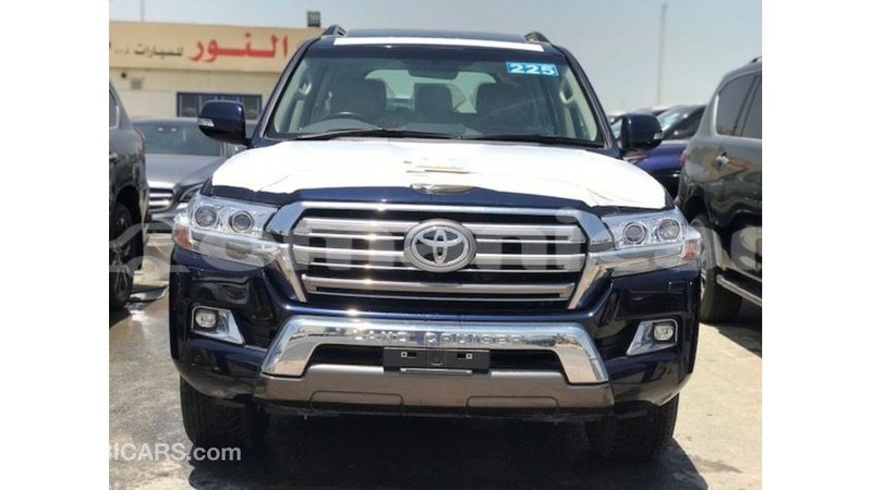 Big with watermark toyota land cruiser dhufar import dubai 3784