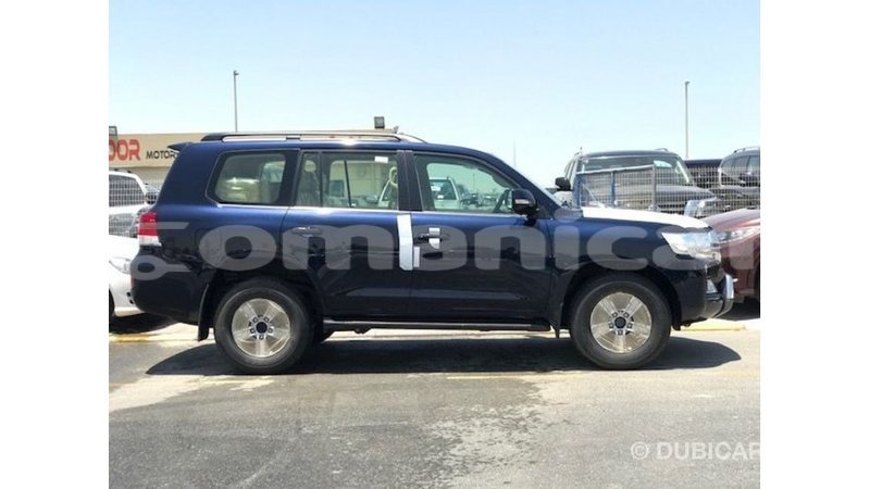 Big with watermark toyota land cruiser dhufar import dubai 3784