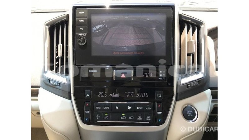 Big with watermark toyota land cruiser dhufar import dubai 3784