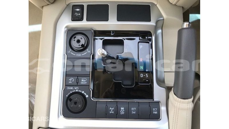 Big with watermark toyota land cruiser dhufar import dubai 3784