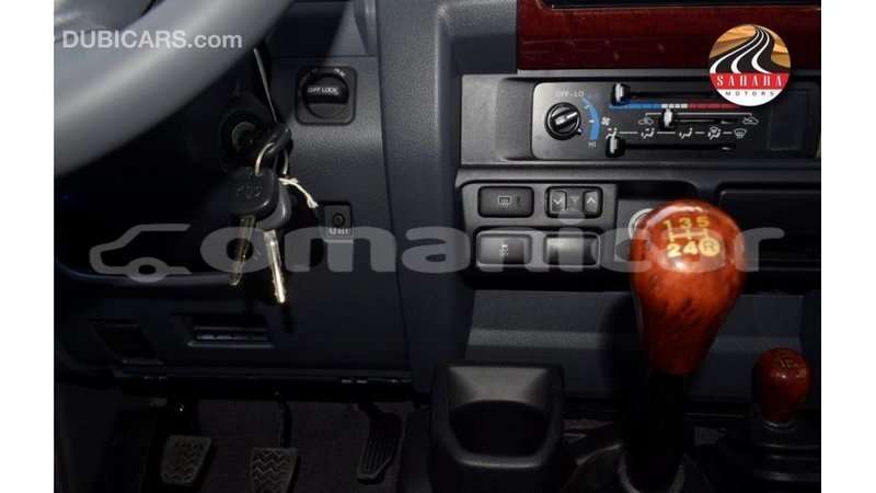 Big with watermark toyota land cruiser dhufar import dubai 3805