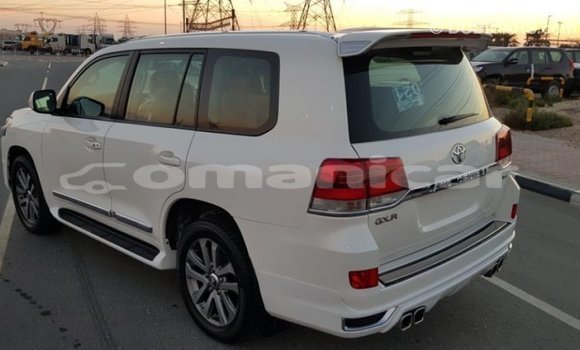 Buy Import Toyota Land Cruiser White Car in Import - Dubai in Dhufar Buy Import Toyota Land Cruiser White Car in Import - Dubai in Dhufar