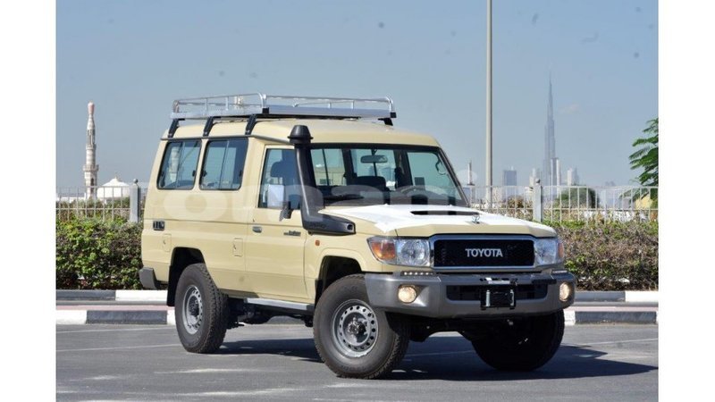 Big with watermark toyota land cruiser dhufar import dubai 3806