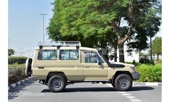 Buy Import Toyota Land Cruiser Beige Car in Import - Dubai in Dhufar Buy Import Toyota Land Cruiser Beige Car in Import - Dubai in Dhufar
