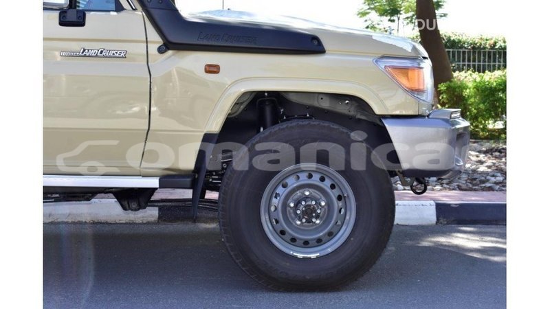 Big with watermark toyota land cruiser dhufar import dubai 3806