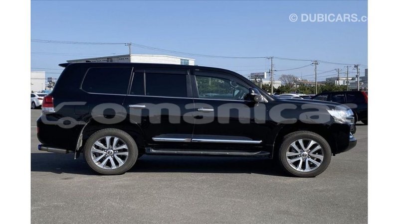 Big with watermark toyota land cruiser dhufar import dubai 3808
