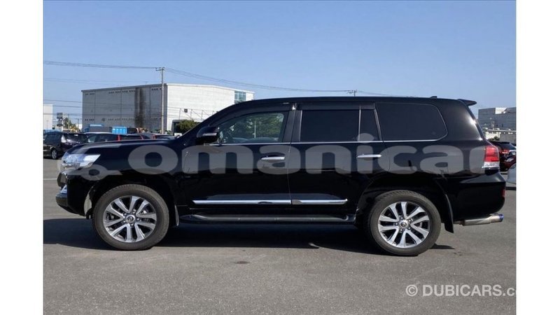 Big with watermark toyota land cruiser dhufar import dubai 3808