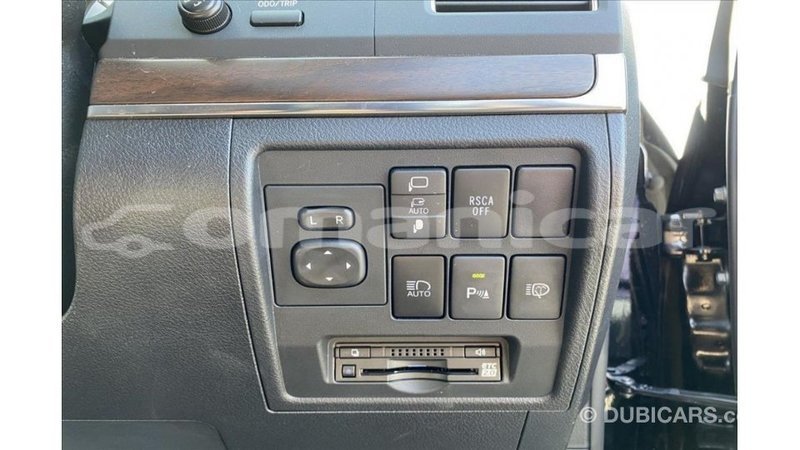 Big with watermark toyota land cruiser dhufar import dubai 3808