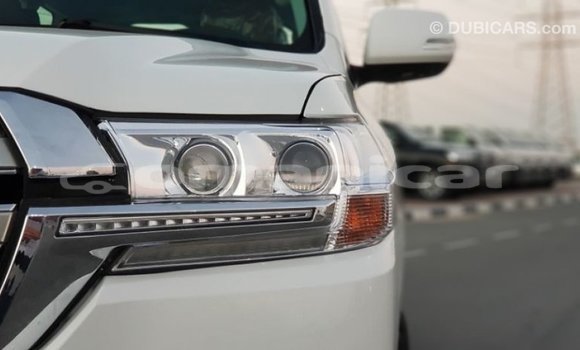 Buy Import Toyota Land Cruiser White Car in Import - Dubai in Dhufar Buy Import Toyota Land Cruiser White Car in Import - Dubai in Dhufar