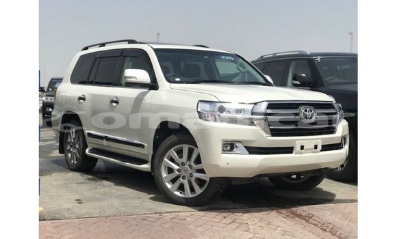 Buy Import Toyota Land Cruiser White Car in Import - Dubai in Dhufar Buy Import Toyota Land Cruiser White Car in Import - Dubai in Dhufar