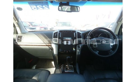 Buy Import Toyota Land Cruiser White Car in Import - Dubai in Dhufar Buy Import Toyota Land Cruiser White Car in Import - Dubai in Dhufar