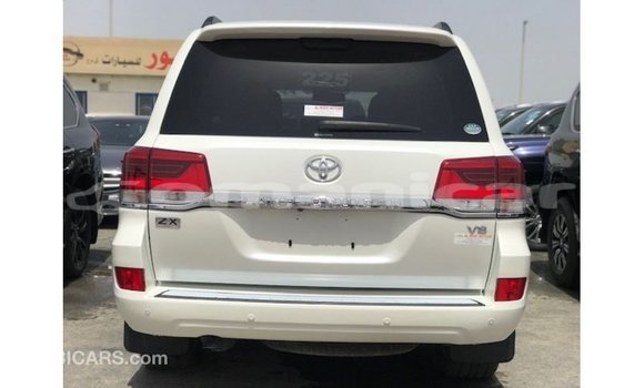 Buy Import Toyota Land Cruiser White Car in Import - Dubai in Dhufar Buy Import Toyota Land Cruiser White Car in Import - Dubai in Dhufar